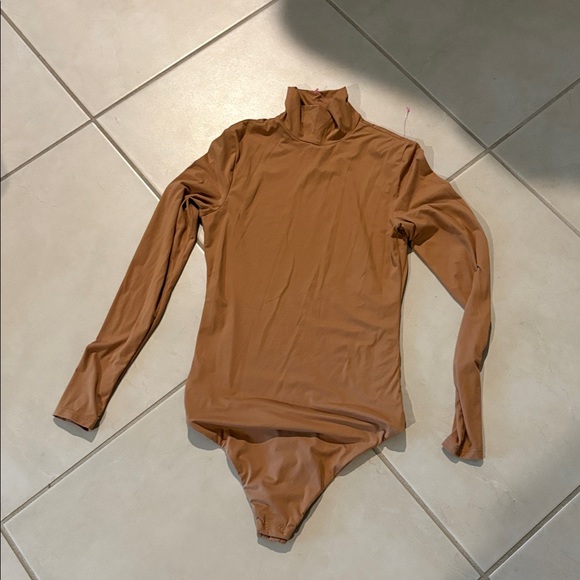 Victoria’s Secret tan high neck bodysuit small 834 - Picture 2 of 8